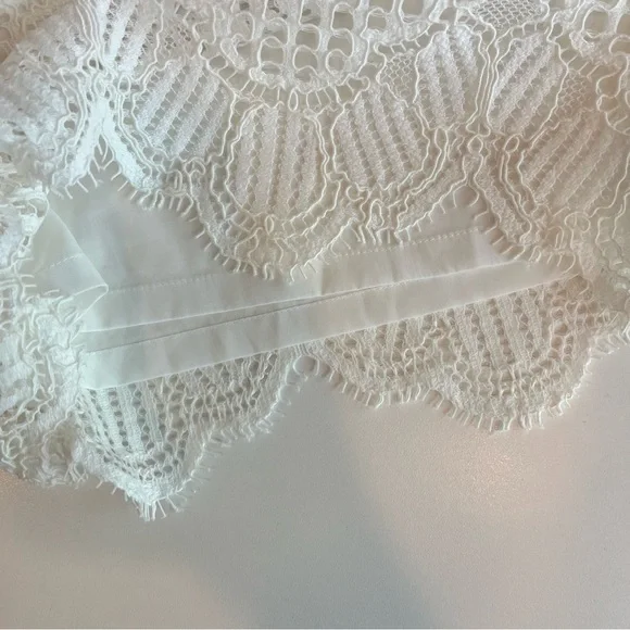 Trina Turk NWOT Compay white lined scalloped lace shorts Size 10